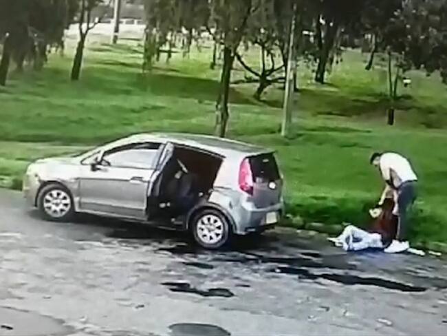 Los afectados con la decisión son: Jefferson Arango Castellanos, alias ‘Harry Potter’; Kenny Juliet Uribe, alias ‘Hellen’; y Himmer Darley Aguirre Muñoz, alias ‘sobrino’.. Foto: Pantallazo video Fiscalía