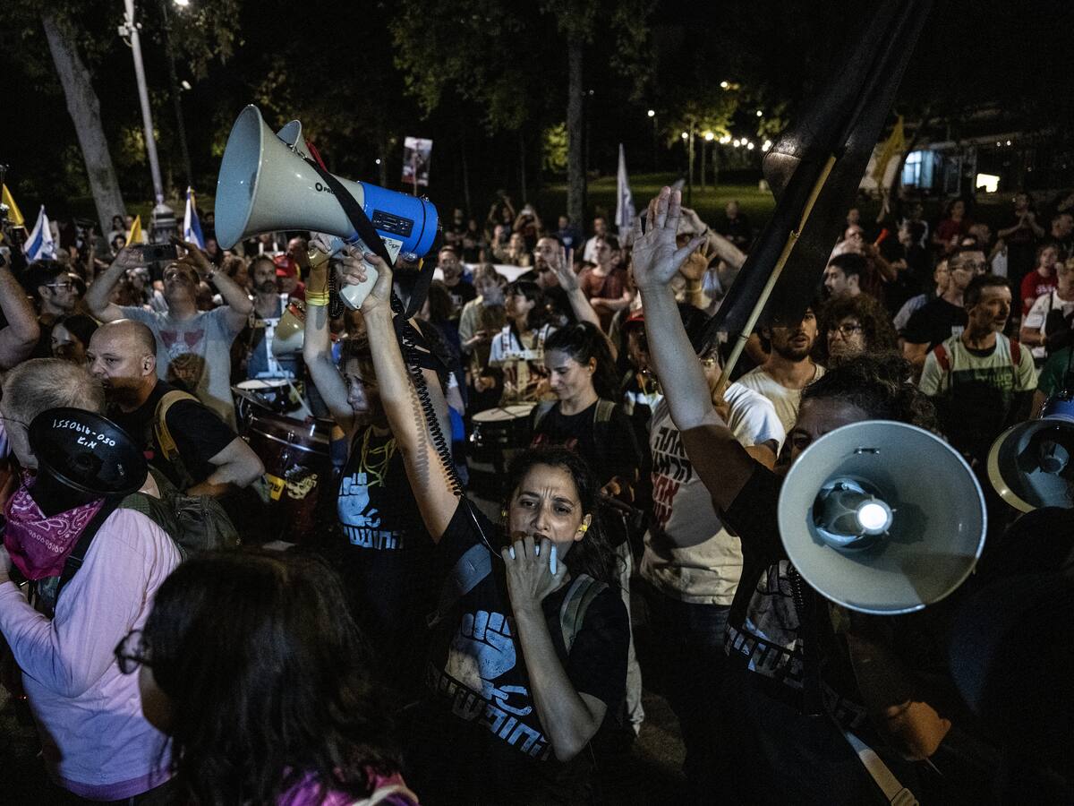 Miles de israelíes protestaron cerca de la residencia del primer ministro por los 48 rehenes