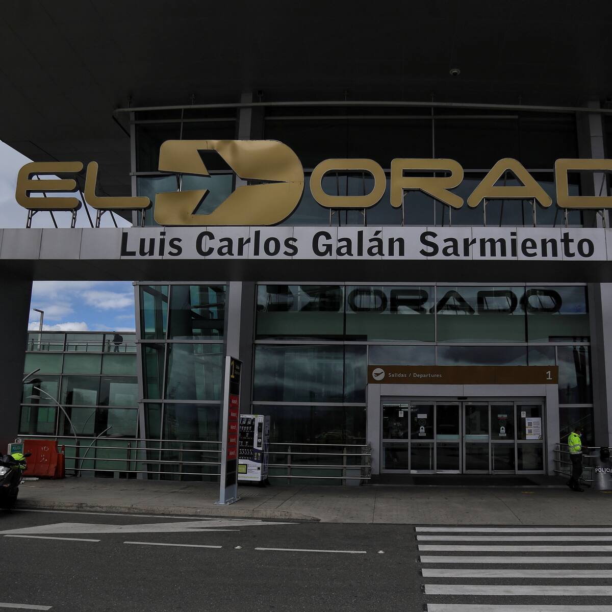 Las lluvias de Bogotá causaron una inundación en un sector del aeropuerto El dorado