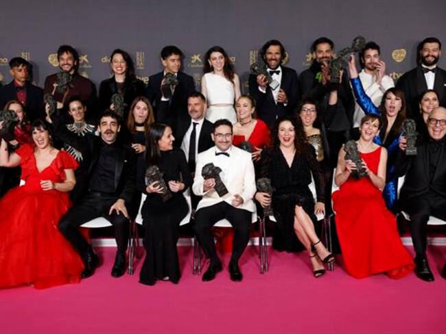 Fotografía de familia de los galardonados en la ceremonia de entrega de la 38 edición de los Premios Goya celebrada este sábado en Valladolid. EFE/Mariscal
