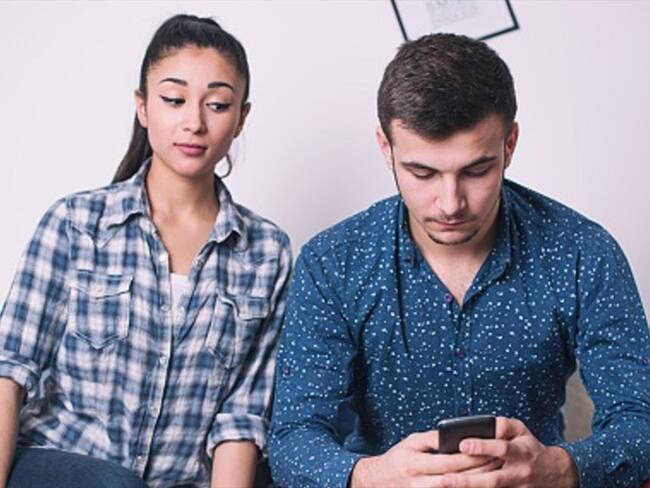 Las redes sociales pueden complicar la relación de pareja, según encuesta
