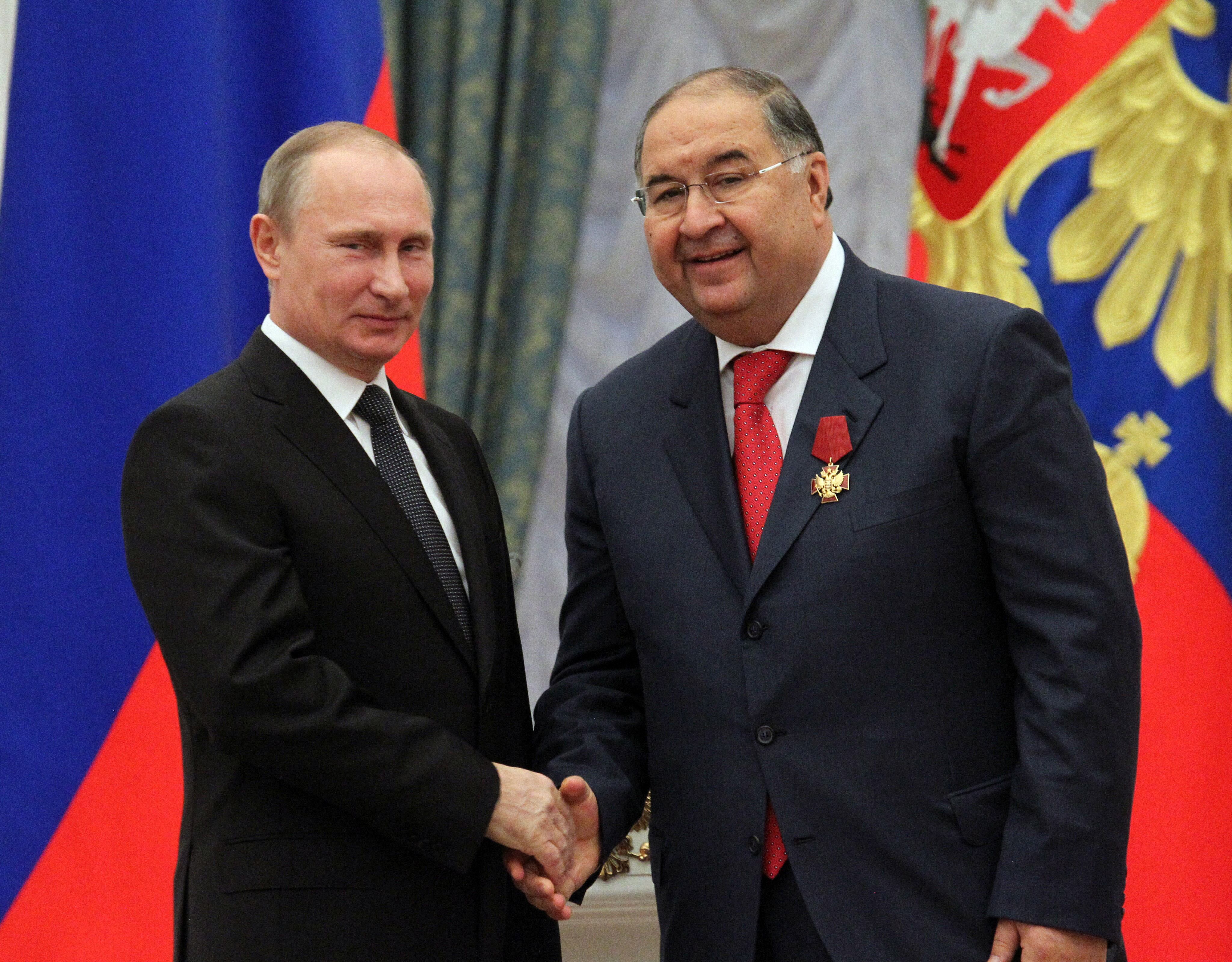 MOSCOW, RUSSIA - OCTOBER 29: Russian President Vladimir Putin (L) shakes hands with billionaire Alisher Usmanov during an awards ceremony at the Kremlin October 29, 2013 in Moscow, Russia. Putin awarded 50 Russian artists, actors, scientists, businessmen and workers with orders or medals. (Photo by Sasha Mordovets/Getty Images)