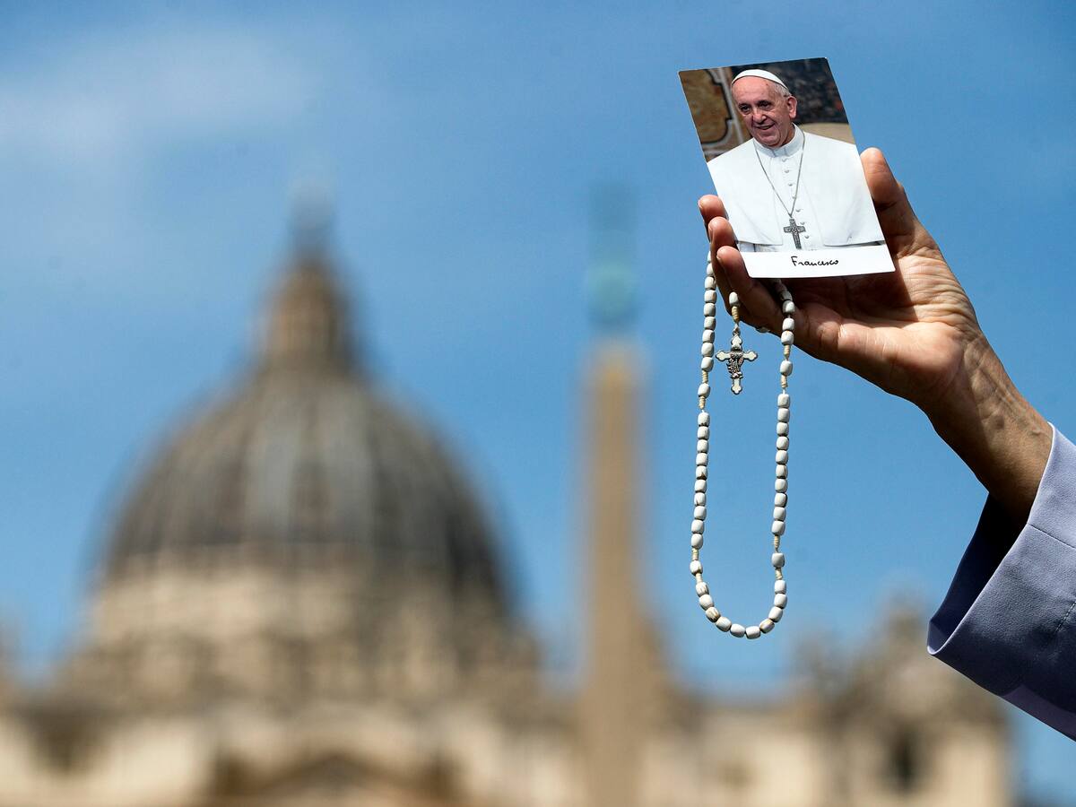 Maquinaria vaticana, en marcha tras anunciar al mundo la muerte del papa Francisco