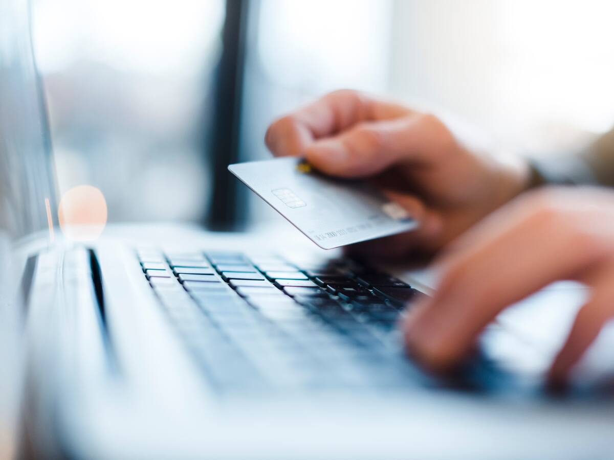 Visa y Mastercard deben dejar de amenazar a bancos que usan modelo más ‘barato’