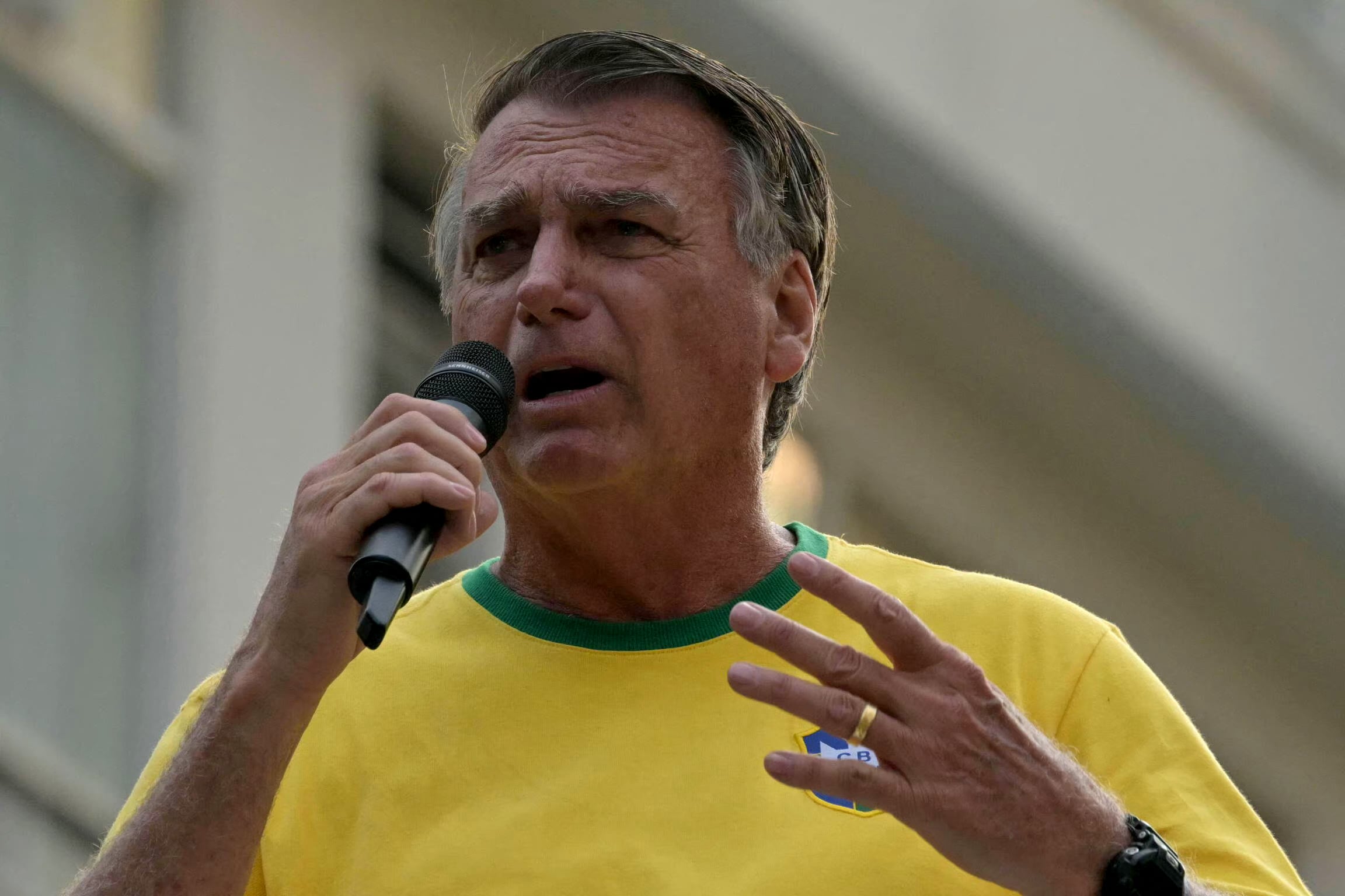 Jair Bolsonaro negó un plan de fuga y alegó “alucinaciones” antes de su prisión preventiva. (Photo by NELSON ALMEIDA / AFP)