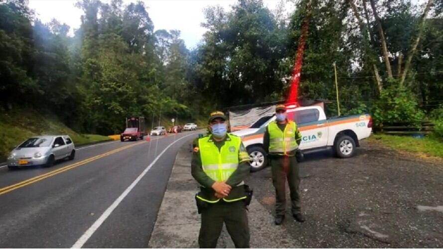 Habilitada por manifestantes y camioneros vía Manizales - Bogotá. Foto: Prensa Alcaldía de Manizales