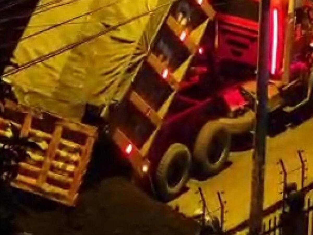 Piden extinción de dominio de volquetas usadas en punto de bloqueo en Cali