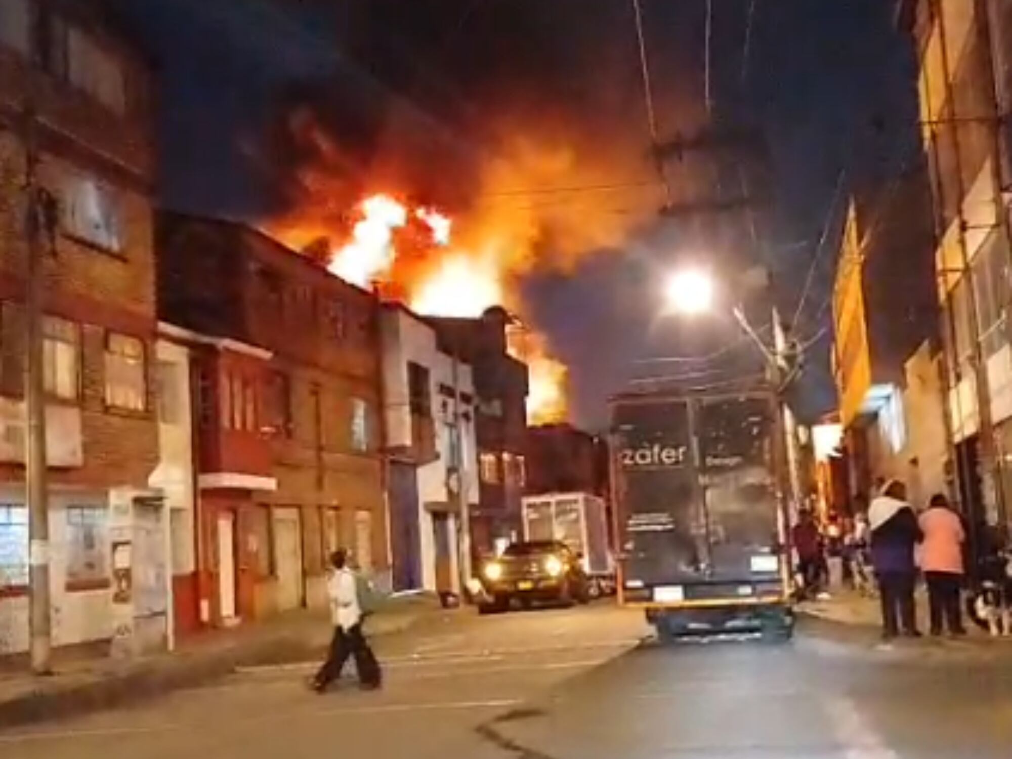 Se presentó un incendio en una bodega en Barrios Unidos, Bogotá: no hay personas heridas. Foto: suministrada.