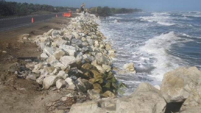 Erosión costera en la vía Ciénaga – Barranquilla amenaza con desaparecer el kilómetro 19. Foto: Ruta del Sol II
