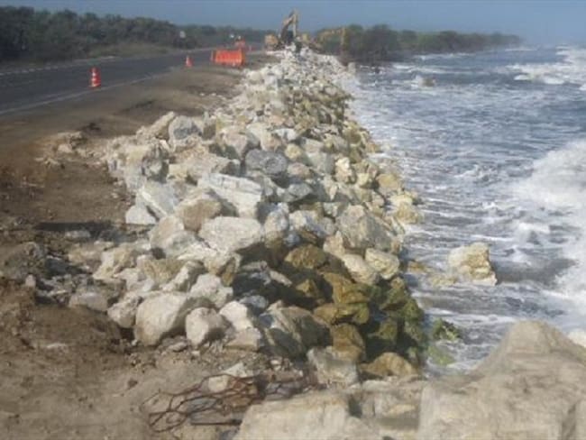 Erosión costera en la vía Ciénaga – Barranquilla amenaza con desaparecer el kilómetro 19. Foto: Ruta del Sol II