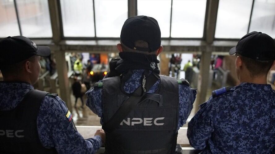 De acuerdo con el material de prueba, los funcionarios del INPEC recibieron dinero por presuntamente facilitar la entrada del licor. Foto: Colprensa / SERGIO ACERO