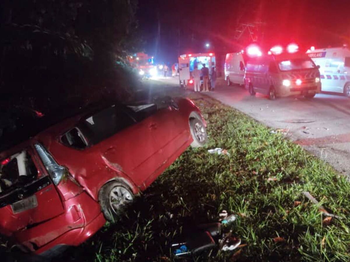Al menos 15 universitarios muertos en Malasia tras el choque entre su autobús y un vehículo