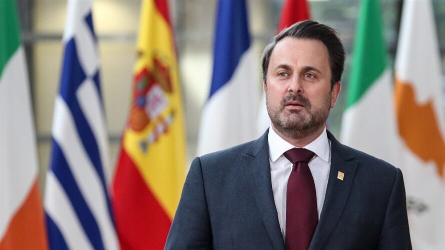 El primer ministro de Luxemburgo, Xavier Bettel, le pidió a la Corte Constitucional darle vía libre a leyes “que correspondan a la realidad”. Foto: Getty Images / ARIS OIKONOMOU