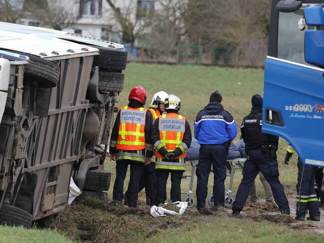 Accidente de bus escolar en centro de Francia. FOTO: Thomas SAMSON / AFP, via Getty Images