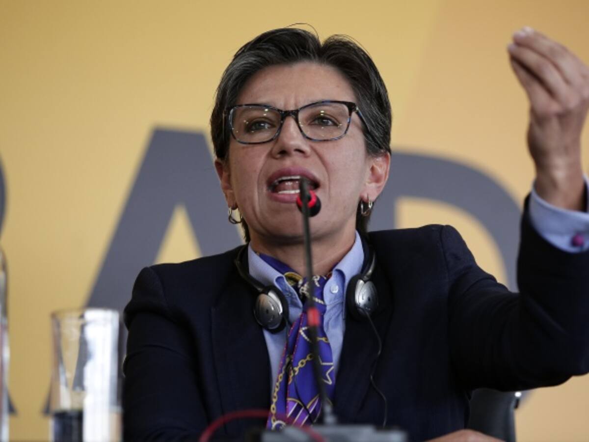 La precandidata Claudia López continúa en Caldas con la meta de reunir un millón de firmas