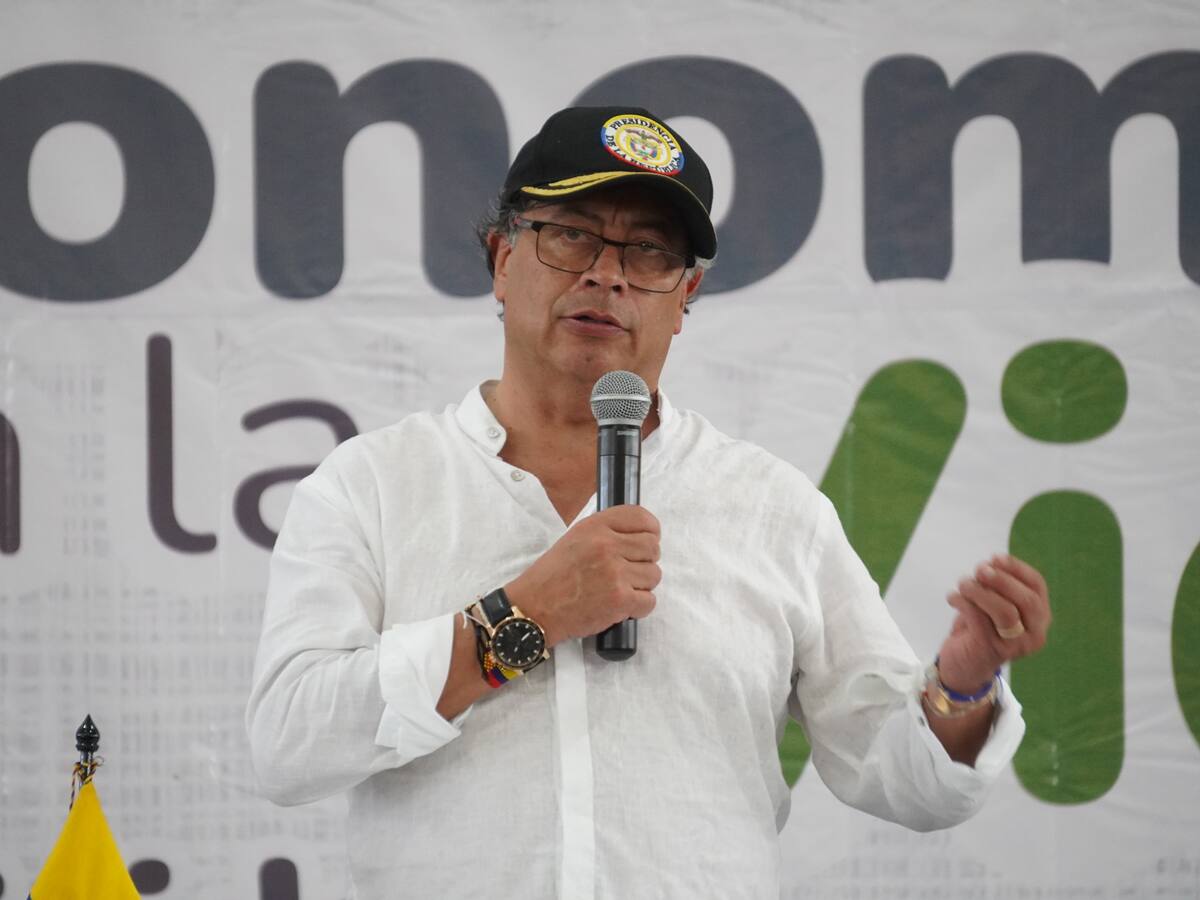 Petro firmó el decreto que declara insubsistente al secretario general de la Cancillería