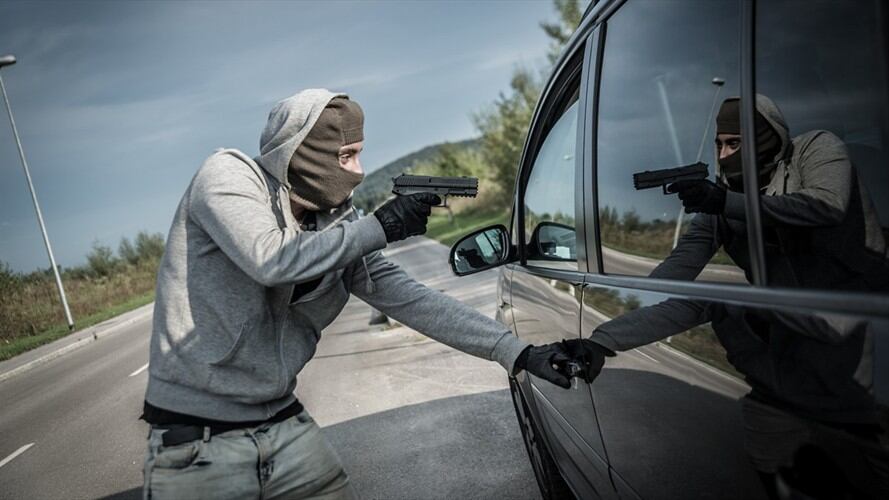 Los integrantes de la red delictiva regrababan las improntas de los automotores y publicaban los anuncios en internet. Foto: Getty Images / GREGOR BISTER
