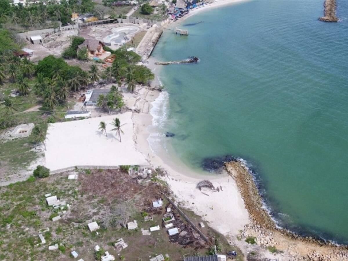 La isla de Tierrabomba quiere respirar en medio de los residuos