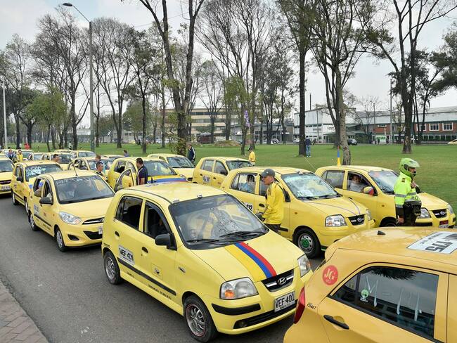Taxistas: Así debe actualizar el RUNT para recibir el subsidio de gasolina. Imagen de referencia. Foto: GUILLERMO LEGARIA/AFP via Getty Images. / GUILLERMO LEGARIA