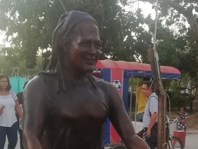 Cuestionan aspecto de estatua de Carlos Vives en Ciénaga (Magdalena). Foto: Cortesía Jacobo Solano