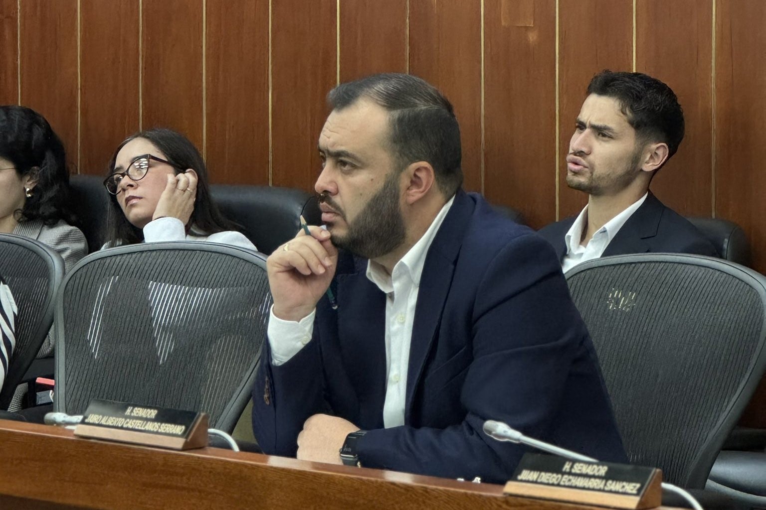 Senador que quiere “sepultar” la tributaria negó haber presionado por puestos en la Dian