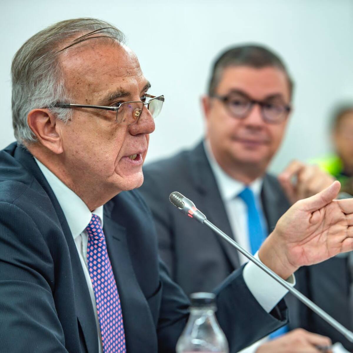 “No hay cese de ningún operativo”: MinDefensa tras reunión con disidencias Farc