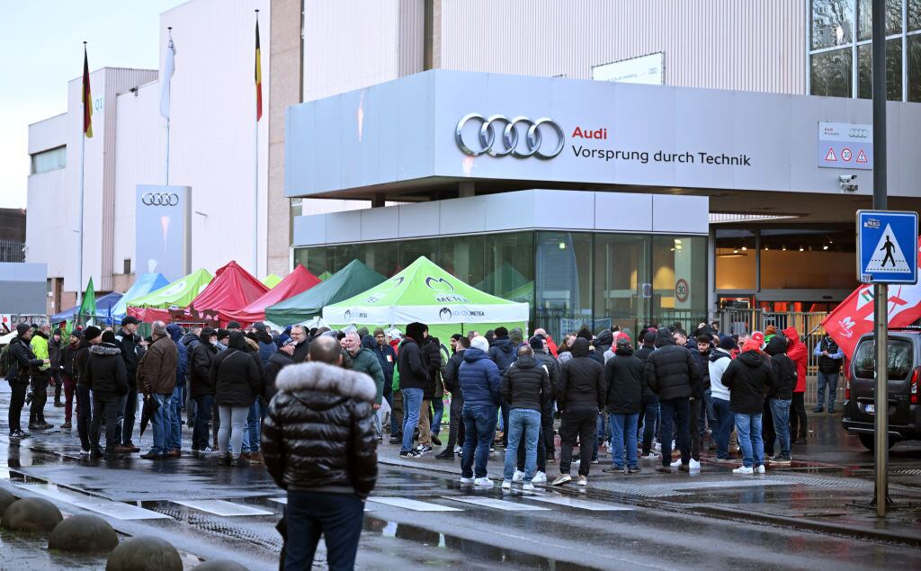Protesta frente a la fabrica de Audi en Bruselas. I Foto: Dursun Aydemir/Anadolu via Getty Images.