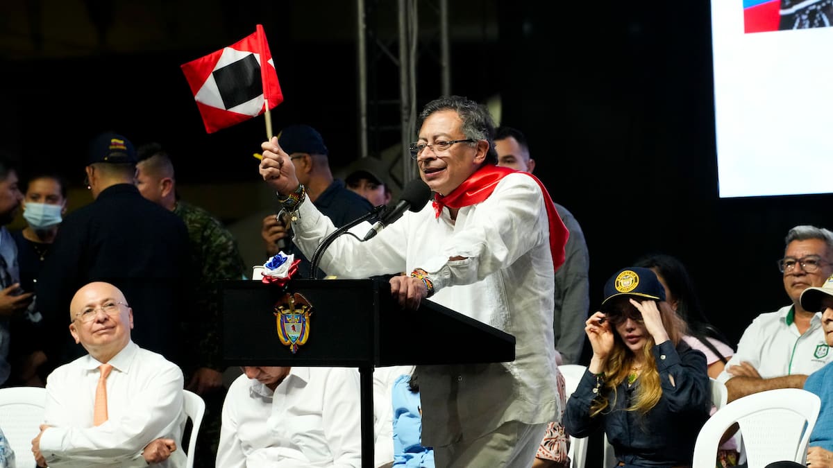 Presidente Petro cuestionó que no haya reelección: “Si me lanzara, los barrería de nuevo”
