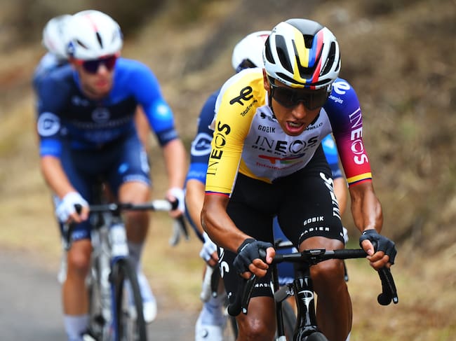 Egan Bernal y el equipo INEOS Grenadiers durante la 16.ª etapa de La Vuelta a España 2025 (Foto de Tim de Waele/Getty Images)
