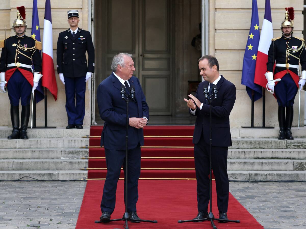 El nuevo primer ministro francés prometió una “ruptura” con el pasado al asumir el cargo