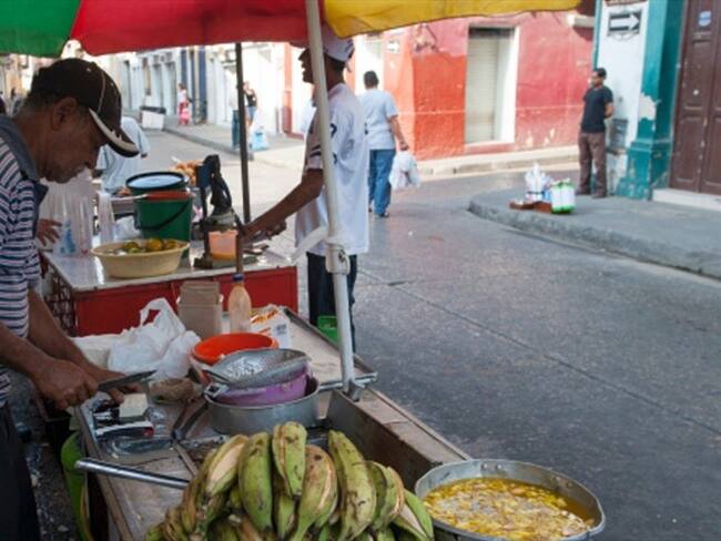 Gerente de Pro-Rodadero explicó estrategias de control al comercio informal en Santa Marta