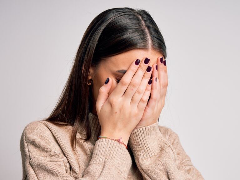 Mujer avergonzada, foto de referencia: GettyImages