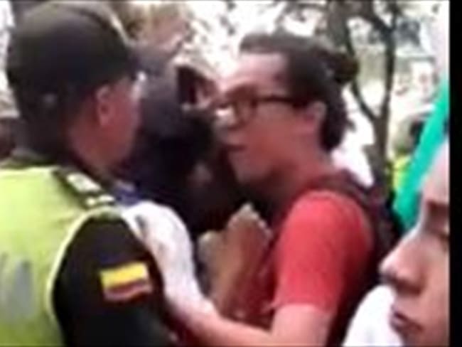 Policía y estudiantes de la Normal de Bucaramanga se enfrentaron