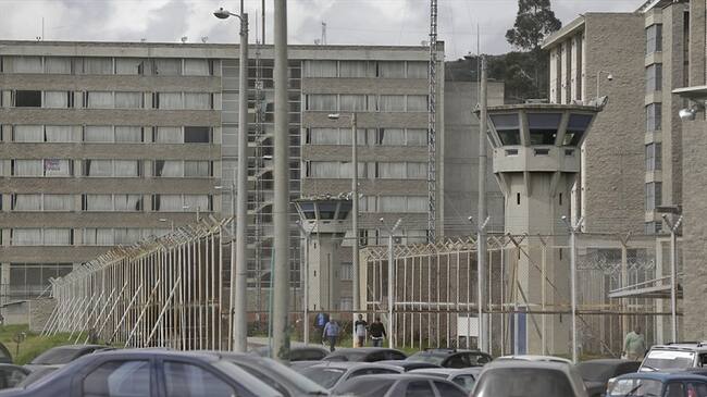 Carlos Ibarra Valencia, interno de la cárcel La Picota, patio A de extraditables dijo que están tratando a los internos con "bebedizos no aprobados por el Invima".. Foto: Colprensa