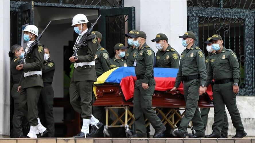 El martes 31 de agosto se llevó a cabo las honras fúnebres a dos los policías asesinados en atentado en Frontino, Antioquia. Foto: Colprensa - Álvaro Tavera