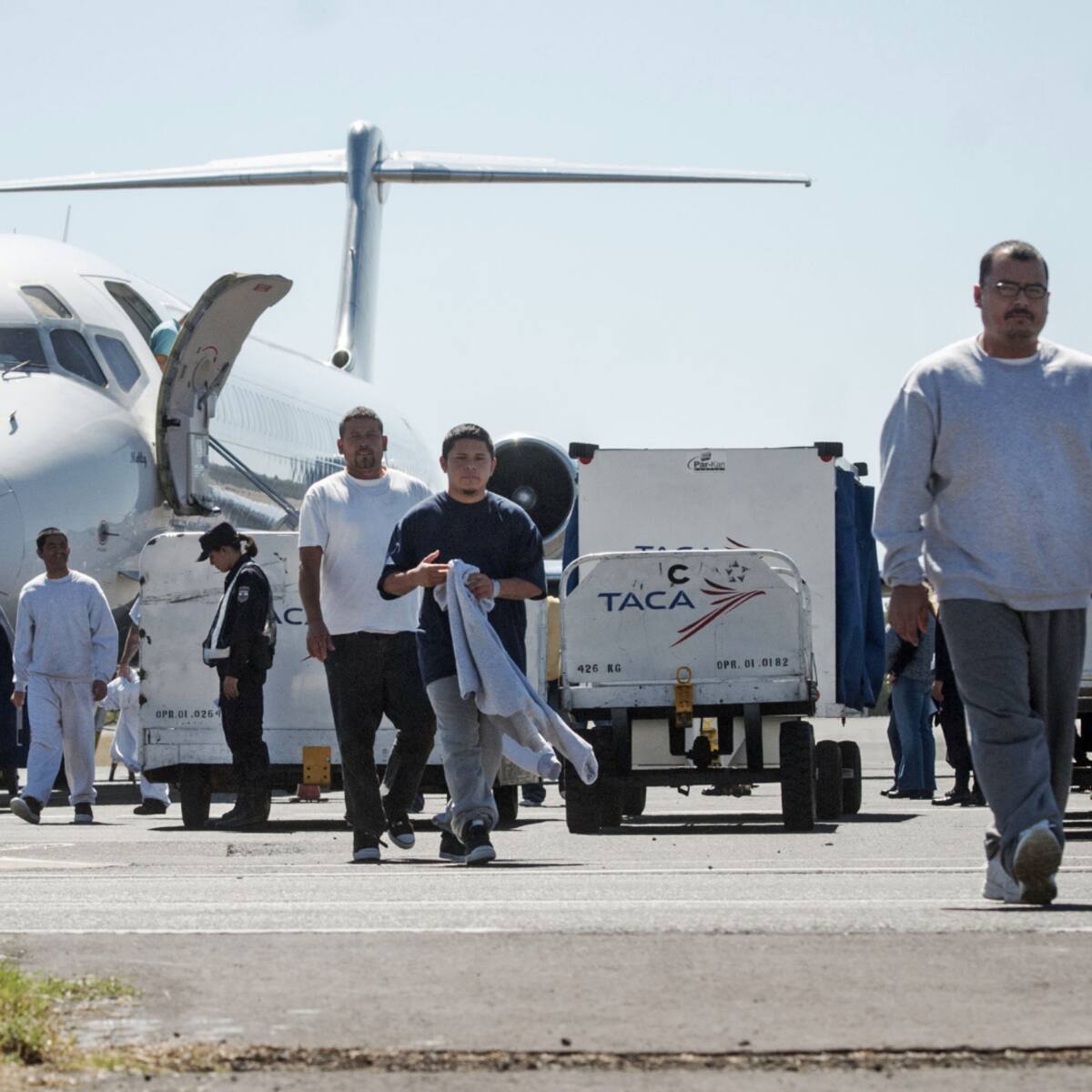 EE.UU. buscará países para que acojan a migrantes deportados