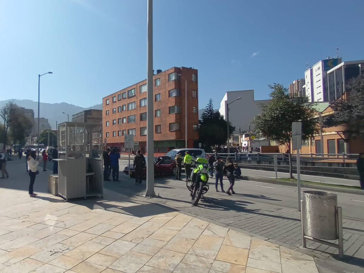 Escolta disparó al aire luego de accidente con vehículo particular en Bogotá