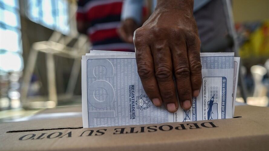 La Fiscalía investiga a funcionarios de 81 municipios por delitos de violación al régimen de inhabilidades e incompatibilidades. Foto: Getty Images