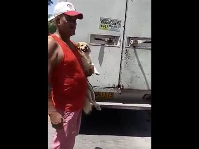 Denuncian vehículo que estaría recolectando animales en Barranquilla. Foto: Cortesía.