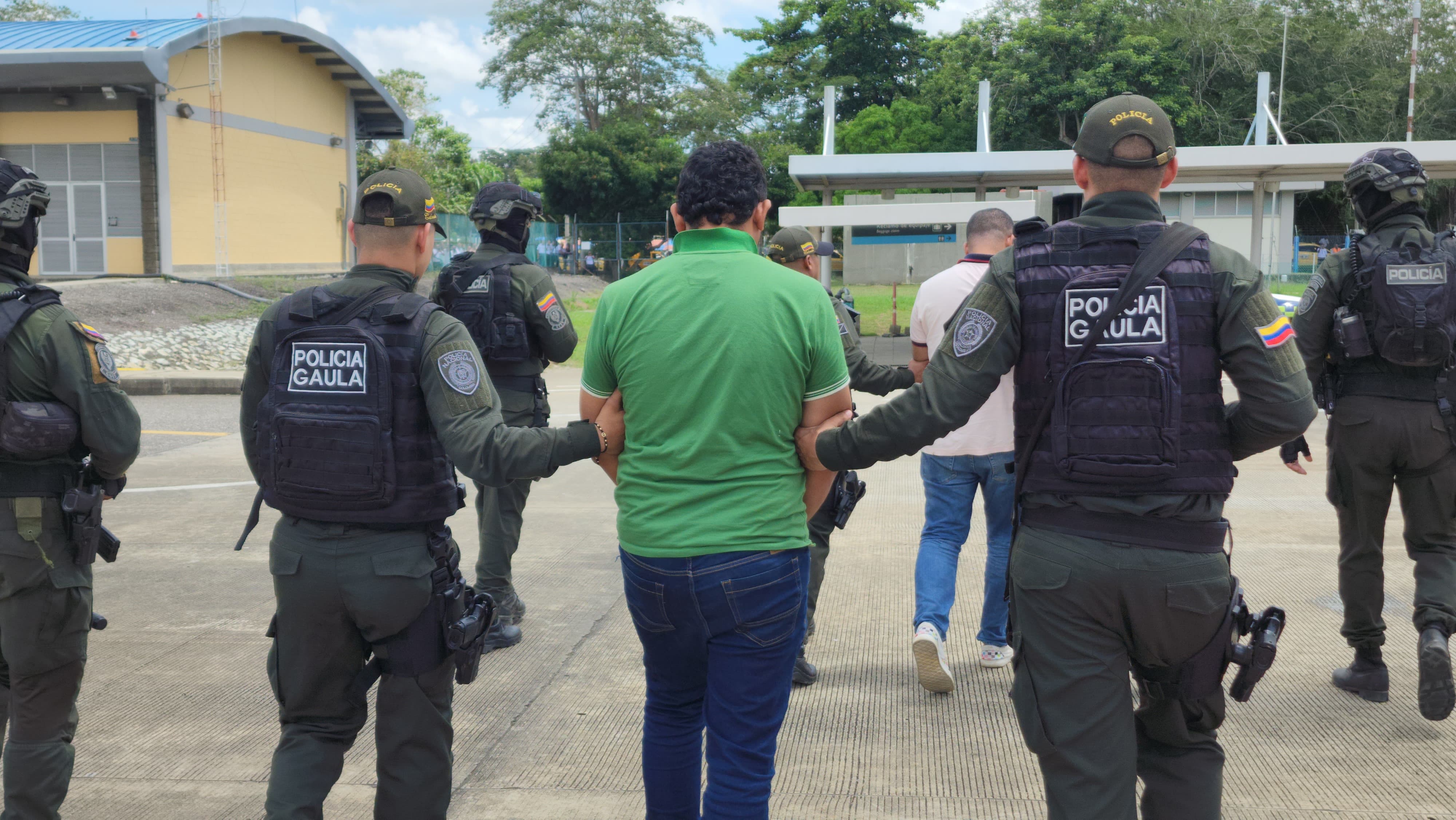 Presuntos implicados en una masacre fueron presentados ante juez de Chimá, Córdoba. Foto: Policía.