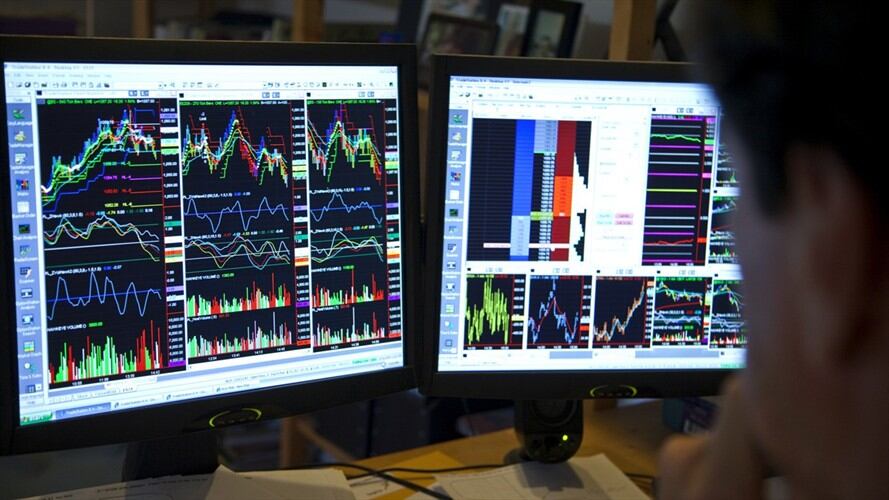 La Superintendencia Financiera ordenó a Tatiana Leonor Castro Abuchaibe suspender la promoción y publicidad de productos o servicios de brókers extranjeros a residentes colombianos. Foto: Getty Images / STUART WESTMORLAND