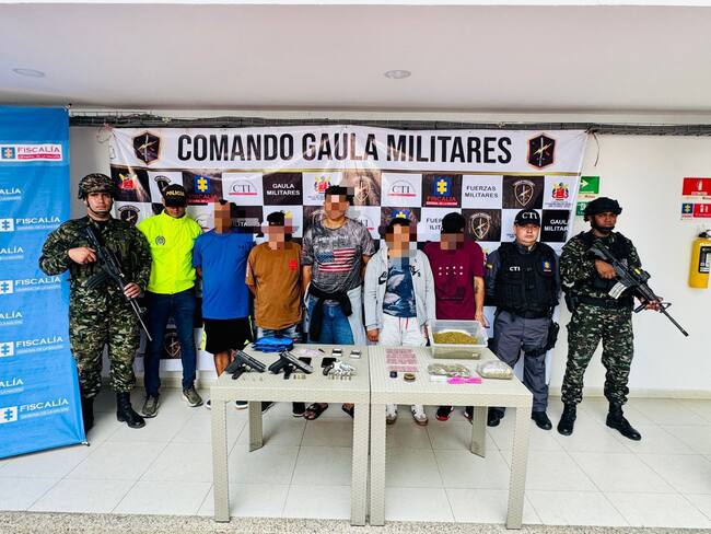 Personas capturadas y material incautado. Foto:Policía Metropolitana de Santa Marta.