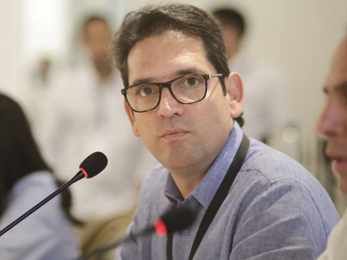 Contraloría abre proceso fiscal contra gobernador Juan Guillermo Zuluaga por alumbrado