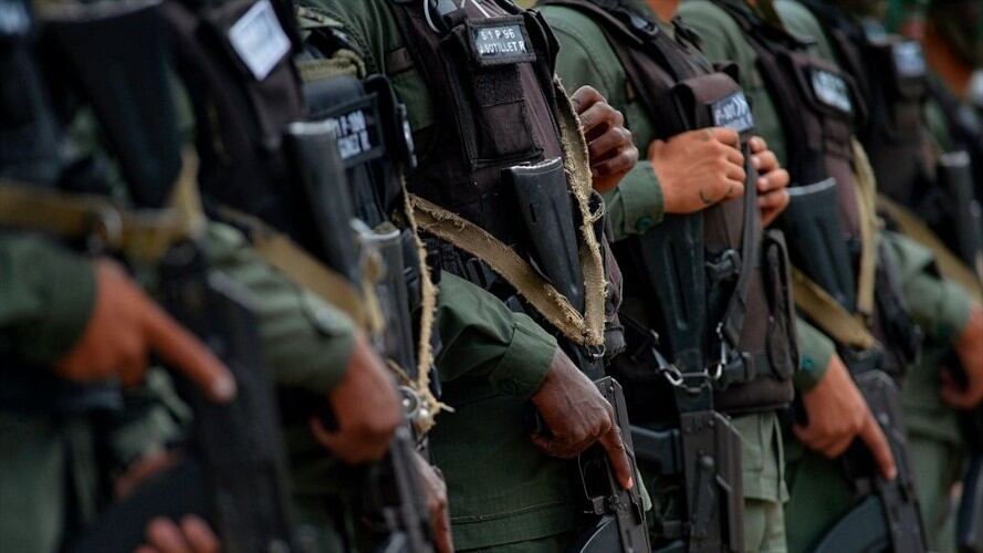 Funcionarios públicos de Arauca fueron señalados de apoyar a disidencias Farc. Foto: MATIAS DELACROIX/AFP via Getty Images