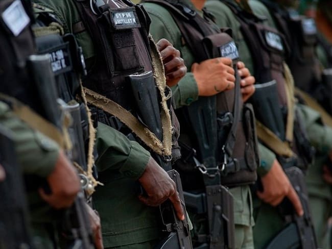 Funcionarios públicos de Arauca fueron señalados de apoyar a disidencias Farc. Foto: MATIAS DELACROIX/AFP via Getty Images