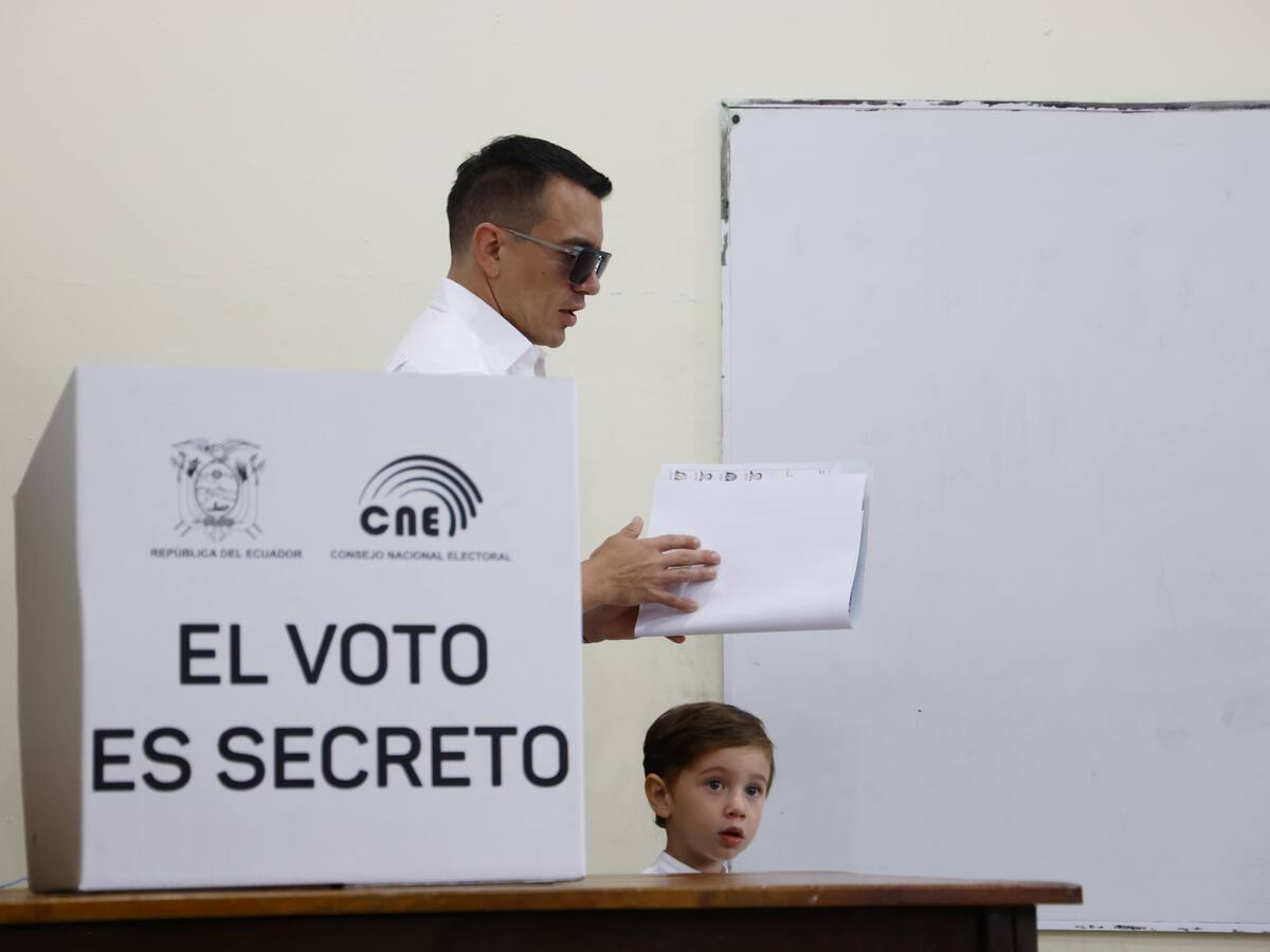 Ecuador: Noboa denunció “irregularidades” en conteo y “amenazas” para votar por González