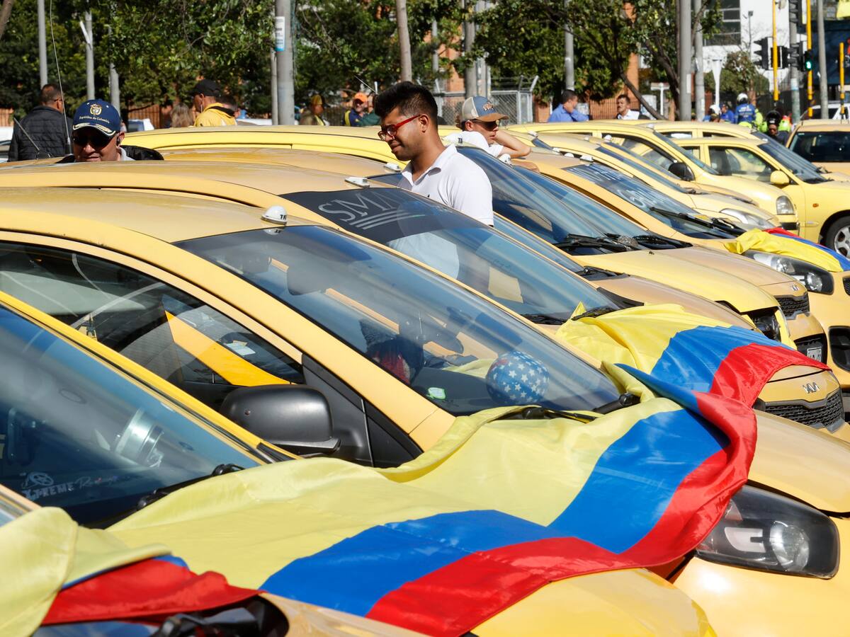 Al Oído: Riña de primera línea entre taxistas y motociclistas, ¡no más bloqueos!