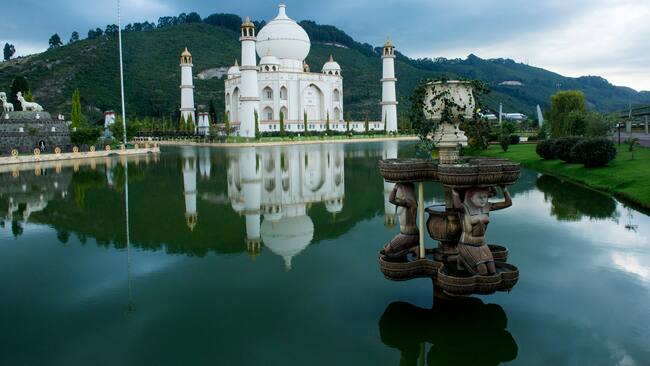 Vista de la réplica del Taj Mahal en el Parque Jaime Duque (Foto vía GettyImages)