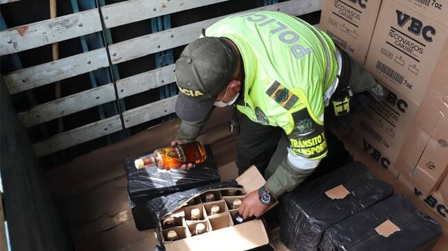 El licor fue entregado a la Dian de Tunja.. Foto: Metun