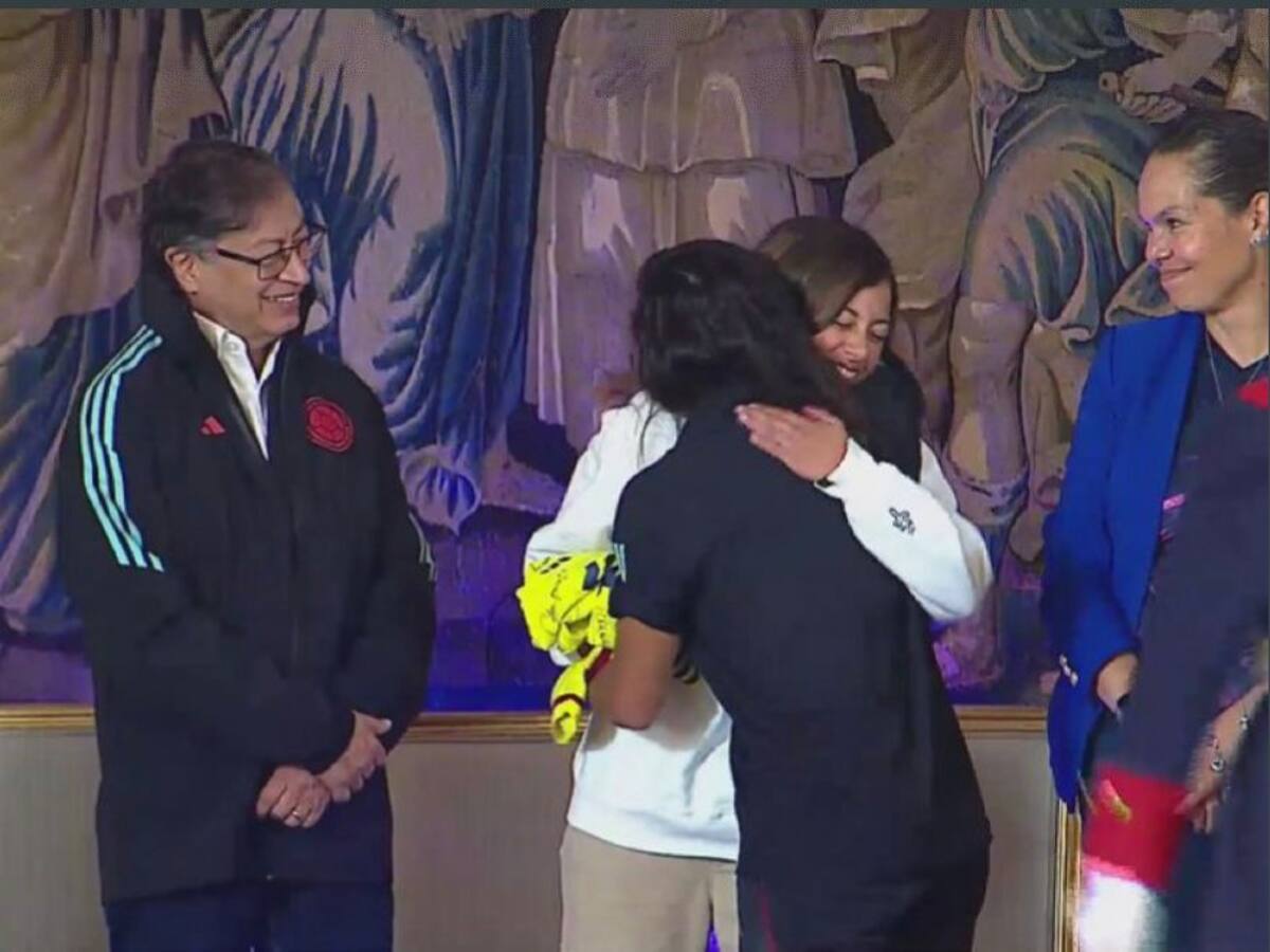 Serán 8.000 millones de pesos los que se invertirán en la liga de fútbol femenino: Petro